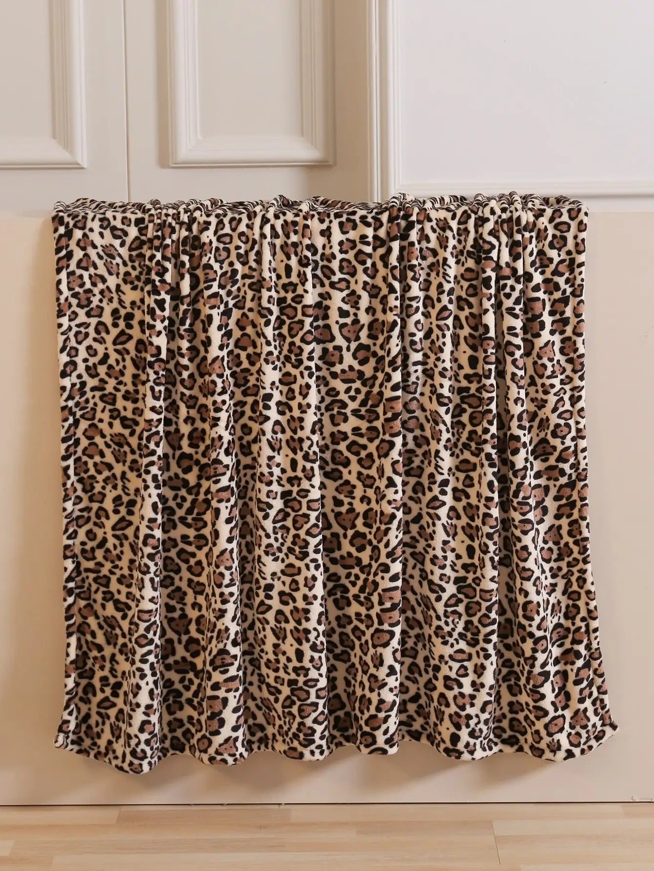 LuxeFéline | Couverture Fleece Léger Inspirée du Luipaard