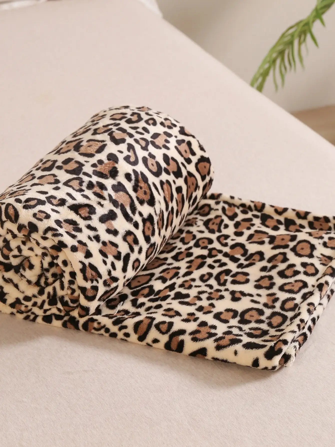LuxeFéline | Couverture Fleece Léger Inspirée du Luipaard